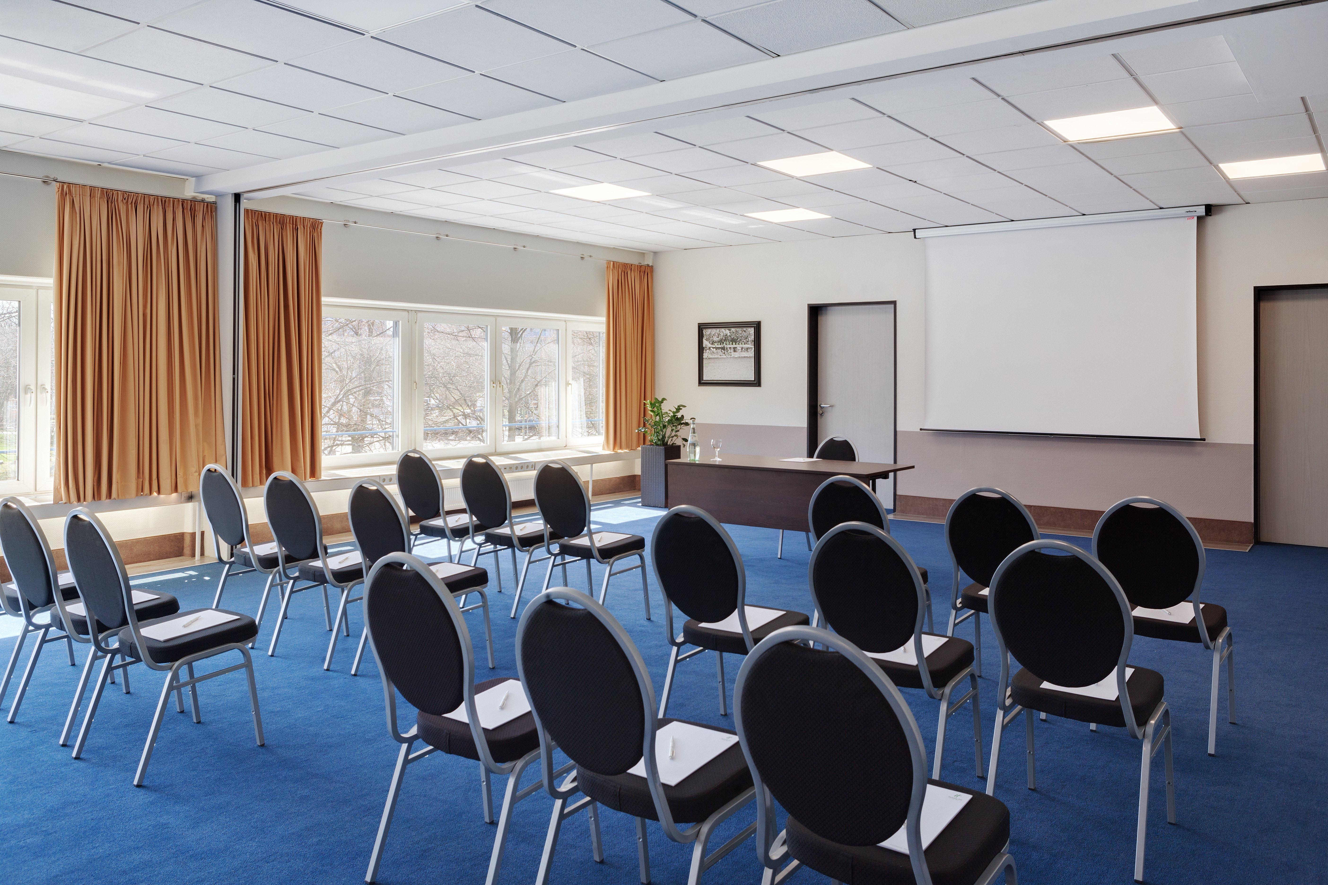 Holiday Inn Berlin City-East Landsberger Allee, An Ihg Hotel Perniagaan gambar